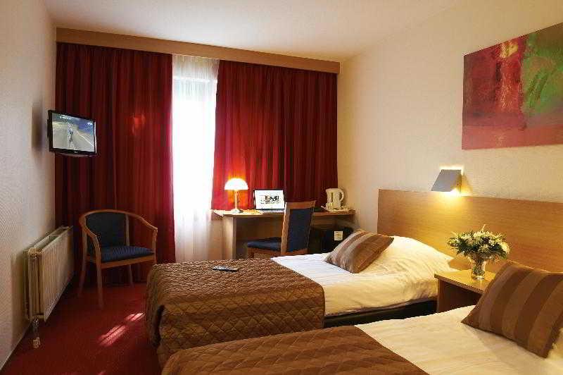 Bastion Hotel Leiden Voorschoten Εξωτερικό φωτογραφία